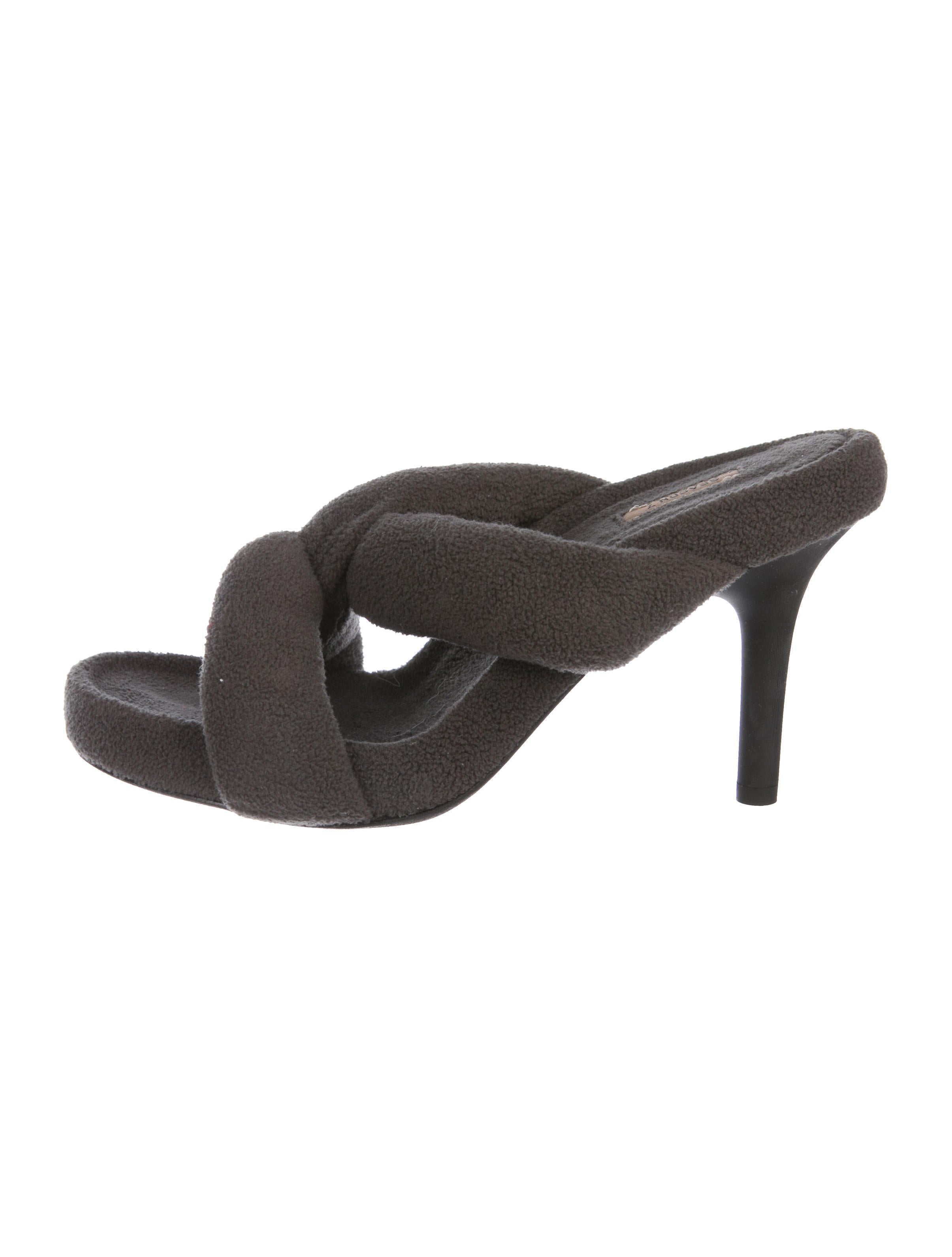 Yeezy Season 7 Mules