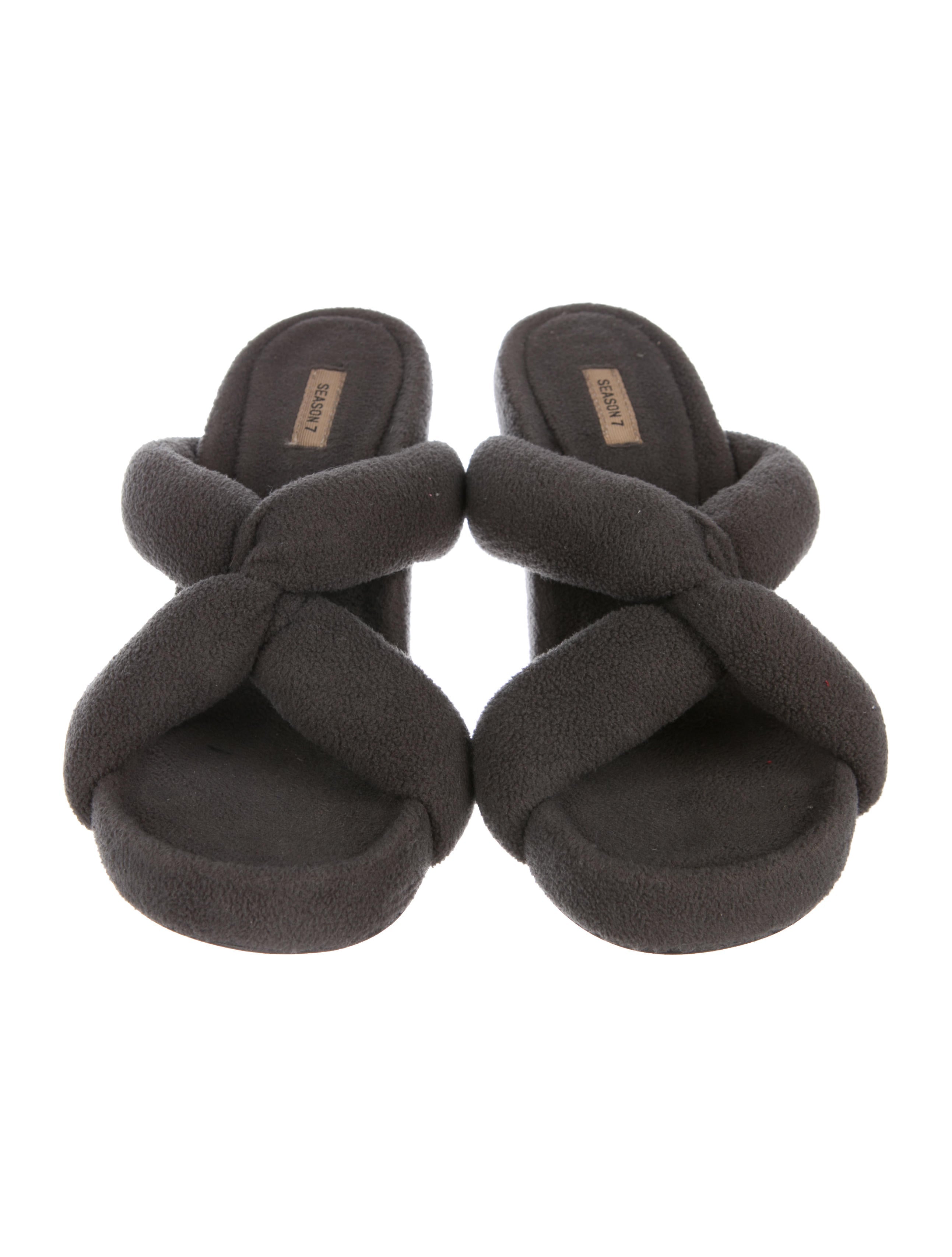 Yeezy Season 7 Mules