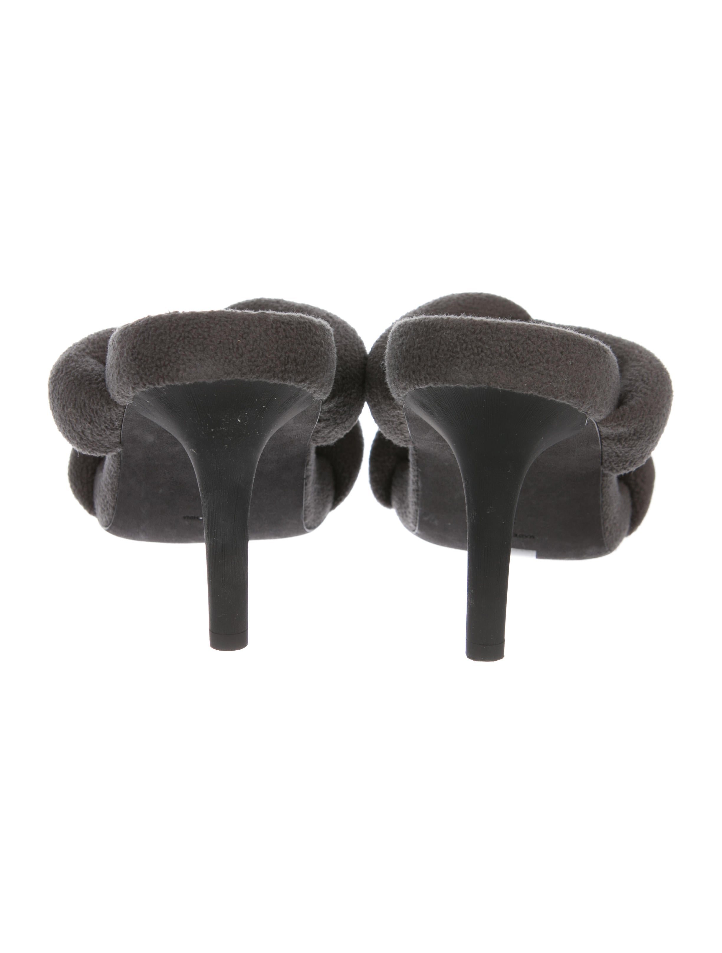 Yeezy Season 7 Mules